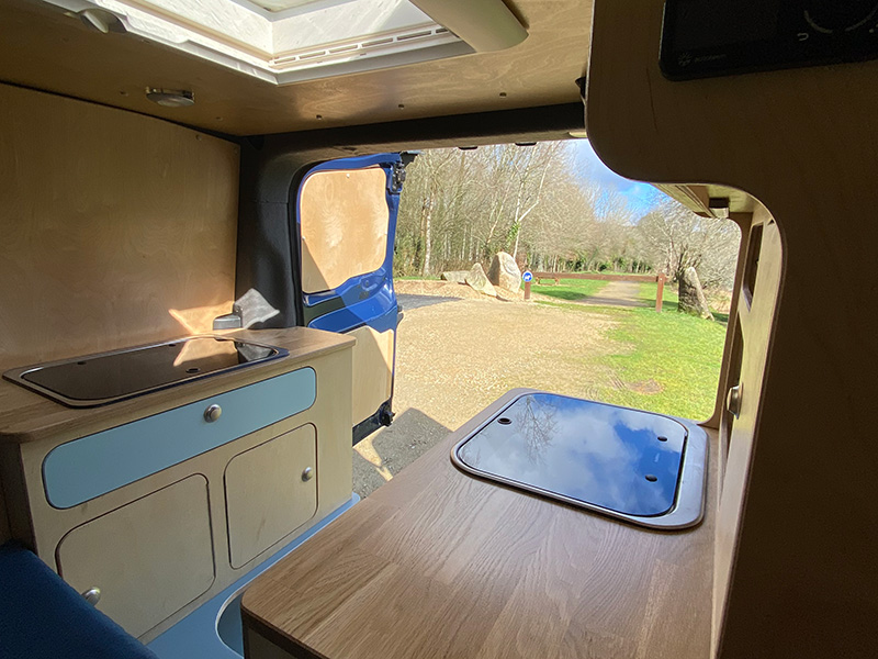 Citroën Jumpy L2H1 d'Erwan et Gwen - LD Camp  Fourgon camping car, Contre  plaqué bouleau, Colonne de rangement